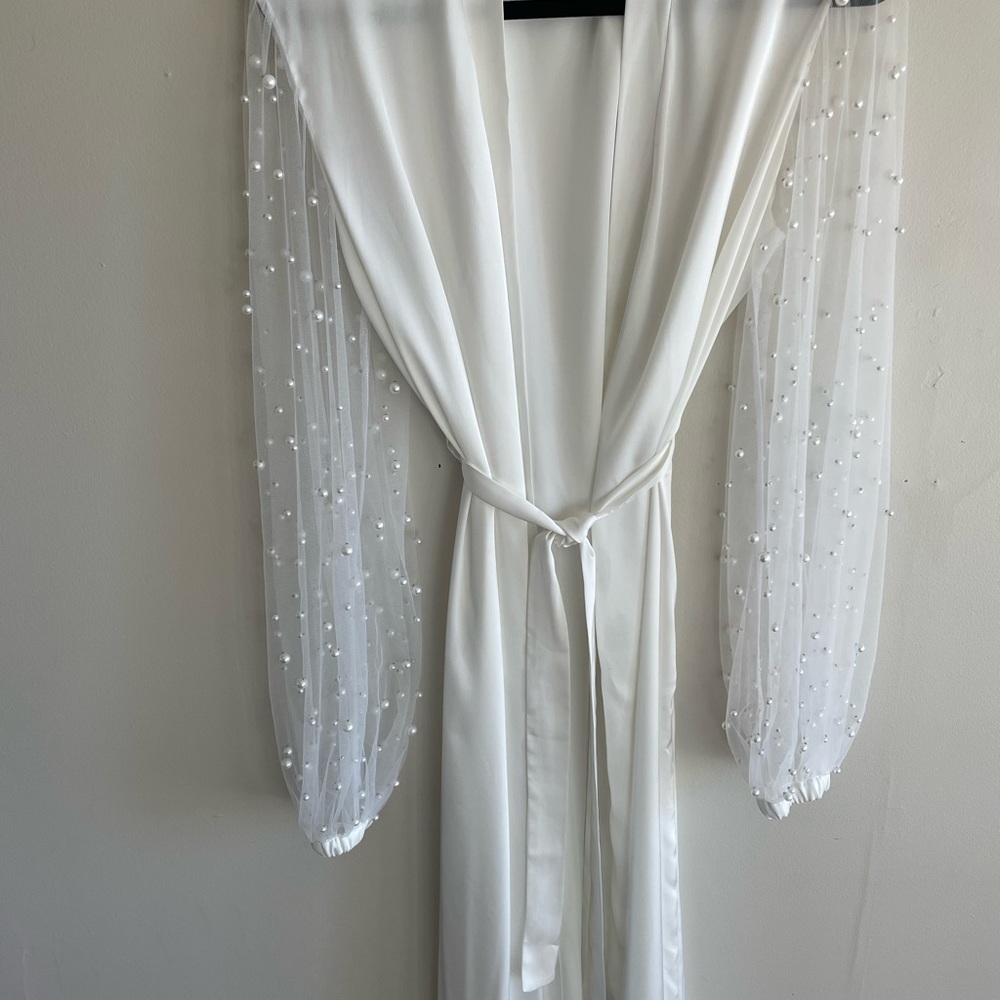 White pearl sleeve bridal robe